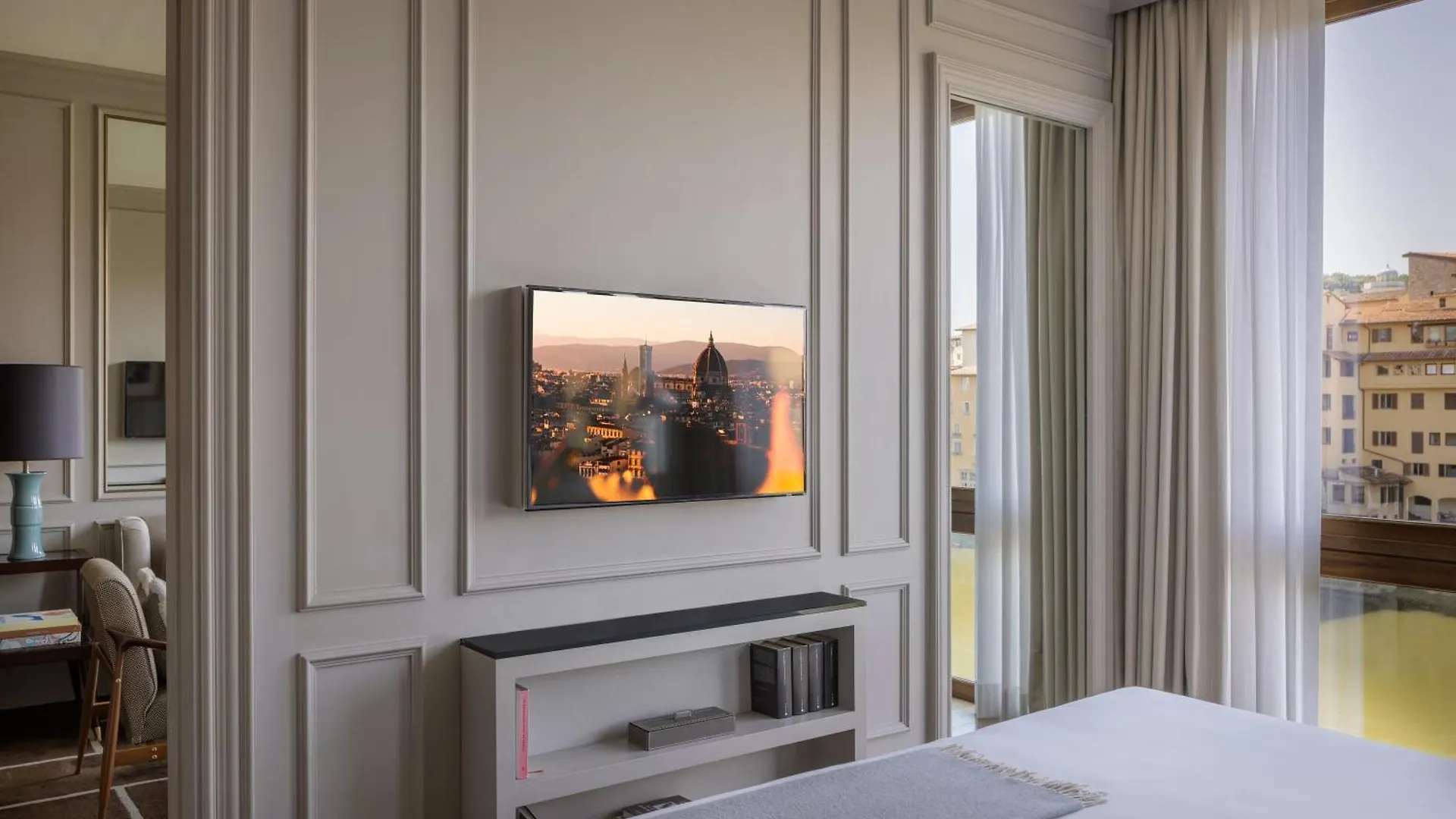 Отель Portrait Firenze - Lungarno Collection Италия